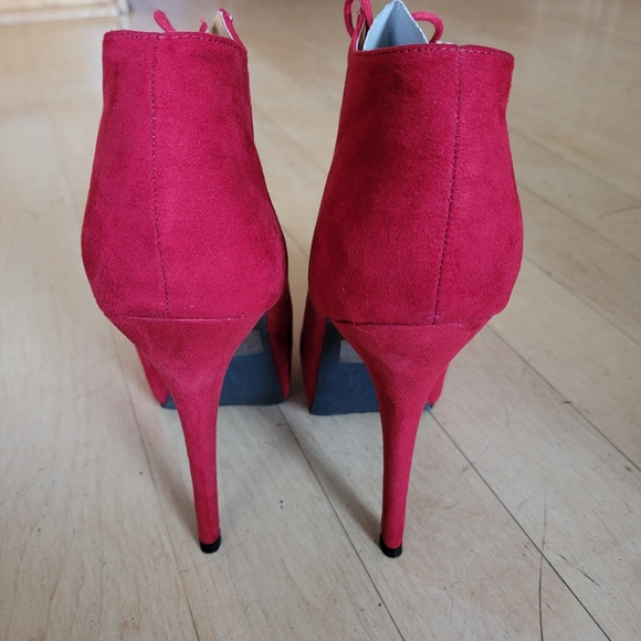 Red Suede Heels, Size 9 - Picture 3 of 7